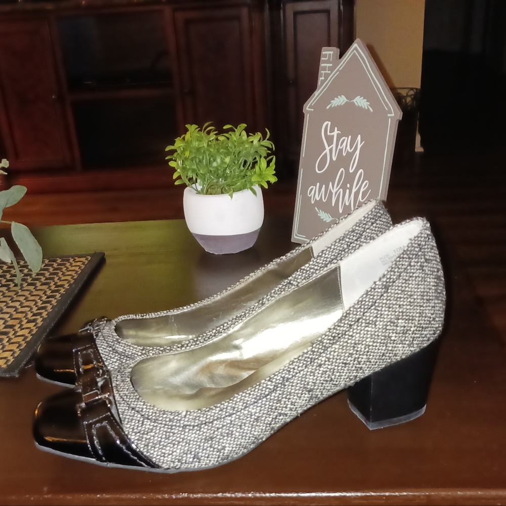 Me Too Black round toed tweed and patent leather Size 10M